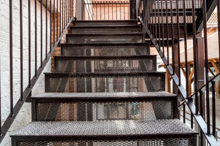 baklava-sacli-merdiven-korkulugu